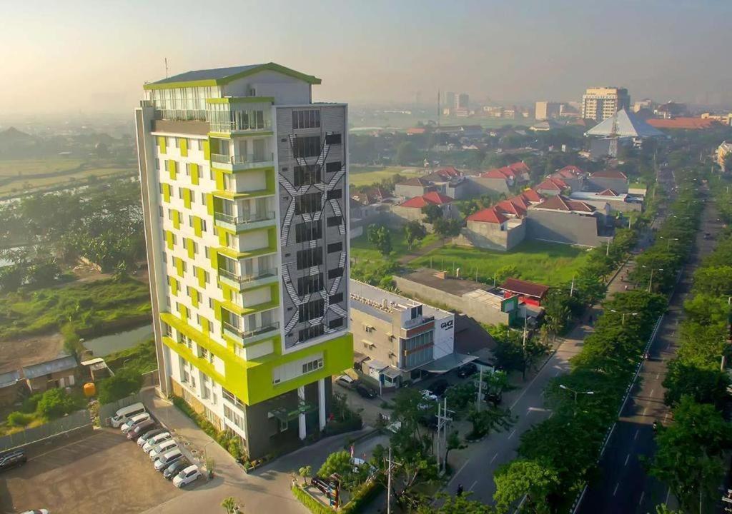 Hotel Dafam Pacific Caesar Surabaya Buitenkant foto