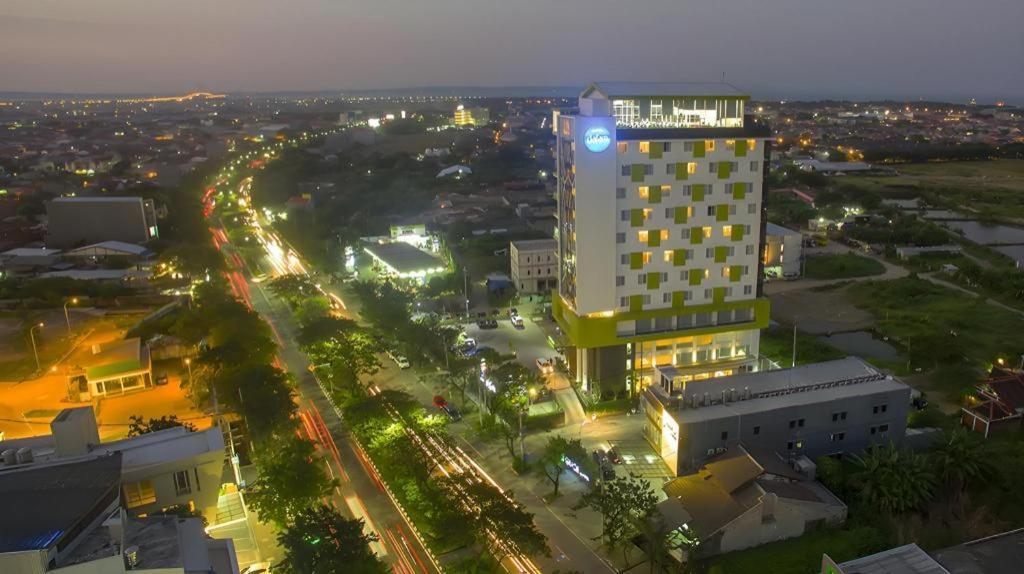 Hotel Dafam Pacific Caesar Surabaya Buitenkant foto