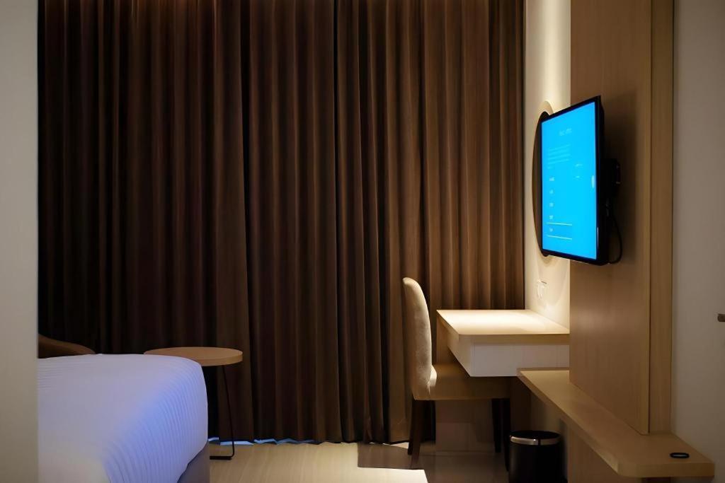 Hotel Dafam Pacific Caesar Surabaya Buitenkant foto
