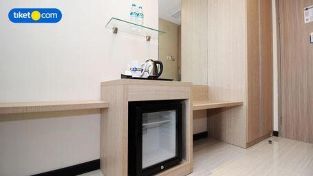 Hotel Dafam Pacific Caesar Surabaya Buitenkant foto