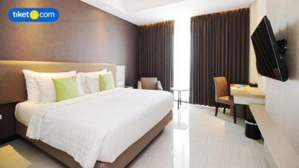 Hotel Dafam Pacific Caesar Surabaya Buitenkant foto