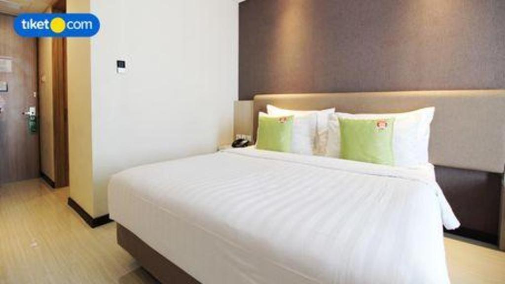Hotel Dafam Pacific Caesar Surabaya Buitenkant foto