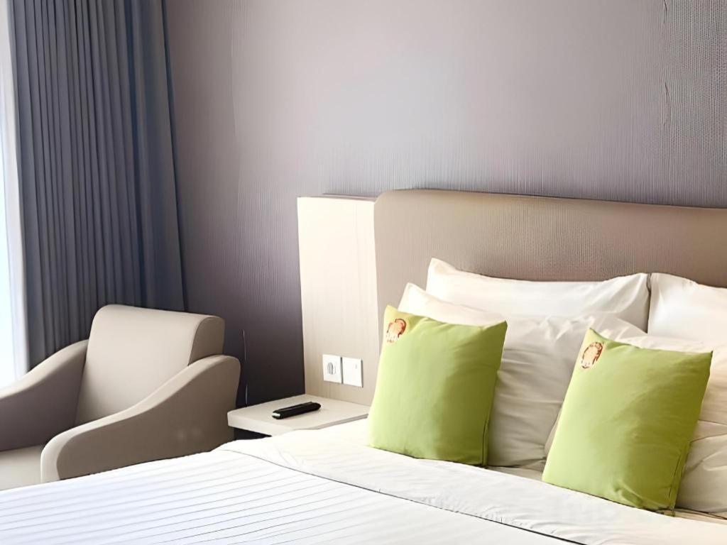 Hotel Dafam Pacific Caesar Surabaya Buitenkant foto
