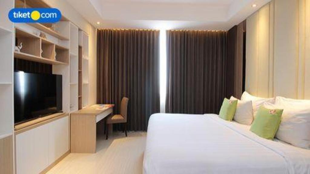 Hotel Dafam Pacific Caesar Surabaya Buitenkant foto