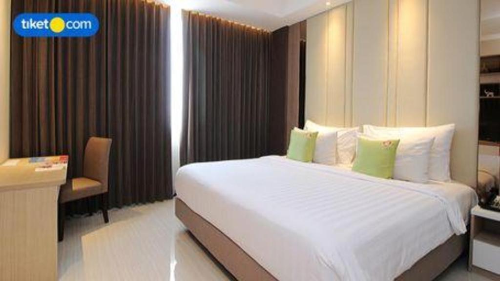 Hotel Dafam Pacific Caesar Surabaya Buitenkant foto