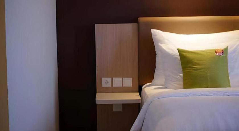 Hotel Dafam Pacific Caesar Surabaya Buitenkant foto