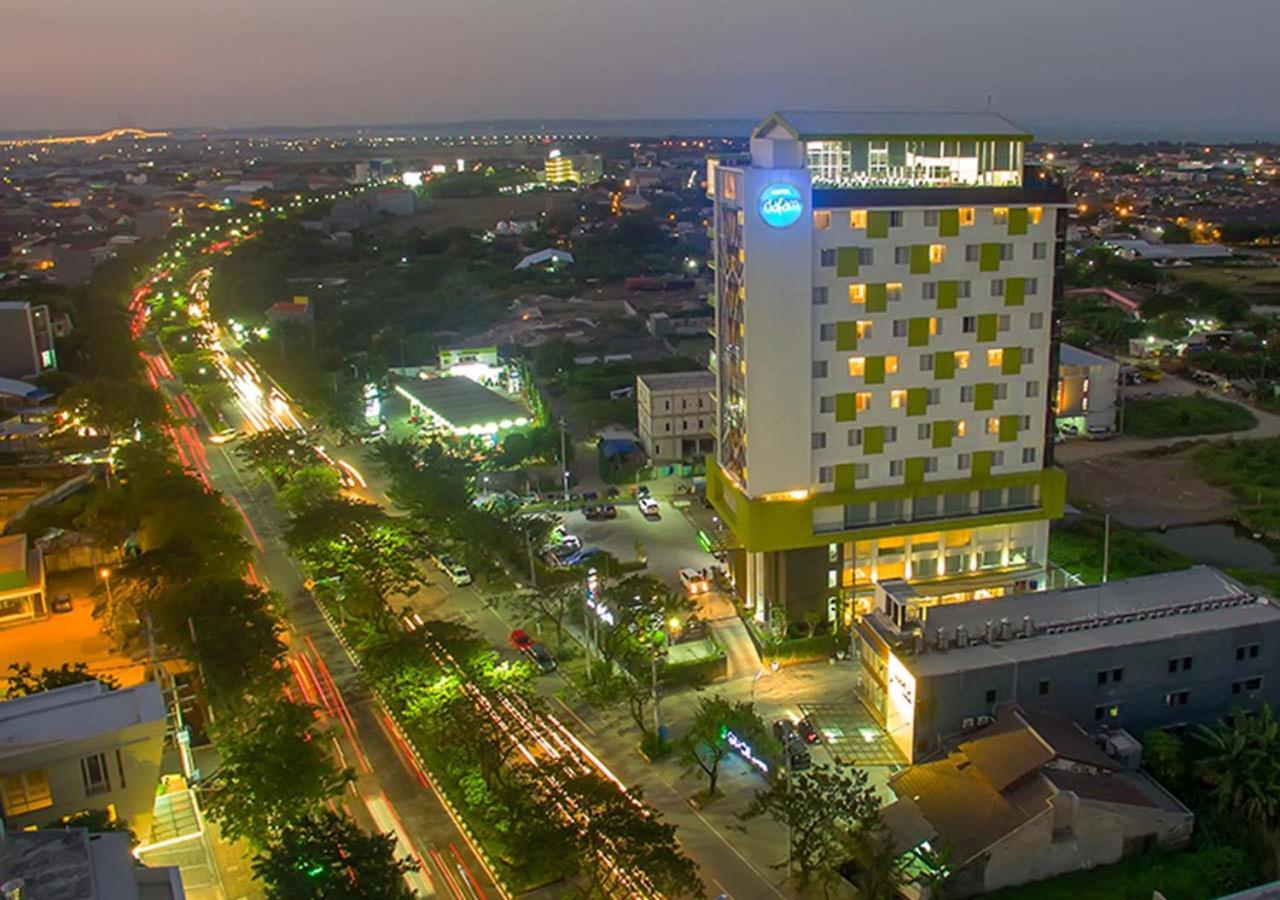 Hotel Dafam Pacific Caesar Surabaya Buitenkant foto